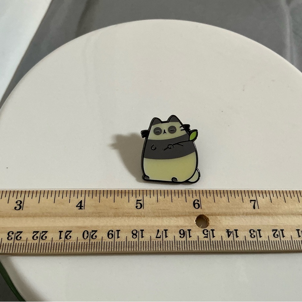 Cute Cat Enamel Pin - Black and Cream - Picture 3 of 4